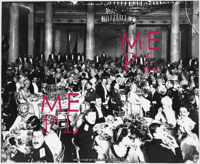 : SOCIAL / RUSSIA / WIG BALL : SOCIAL / RUSSIA / WIG BALL