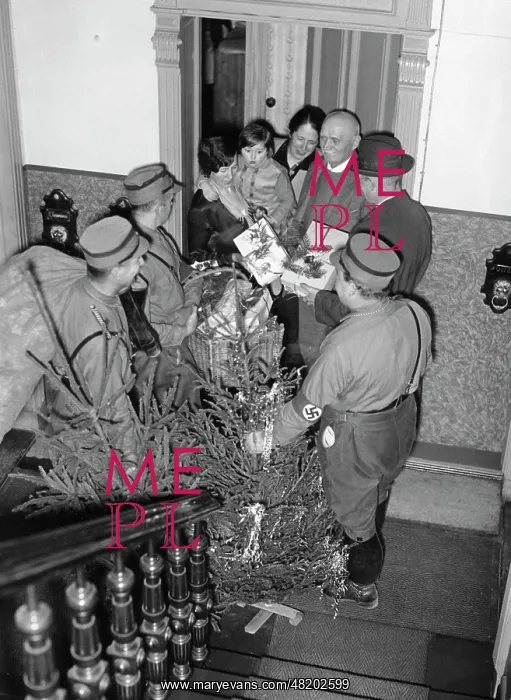 : Social welfare by the SA at Christmas, 1933 : Social welfare by the SA at Christmas, 1933