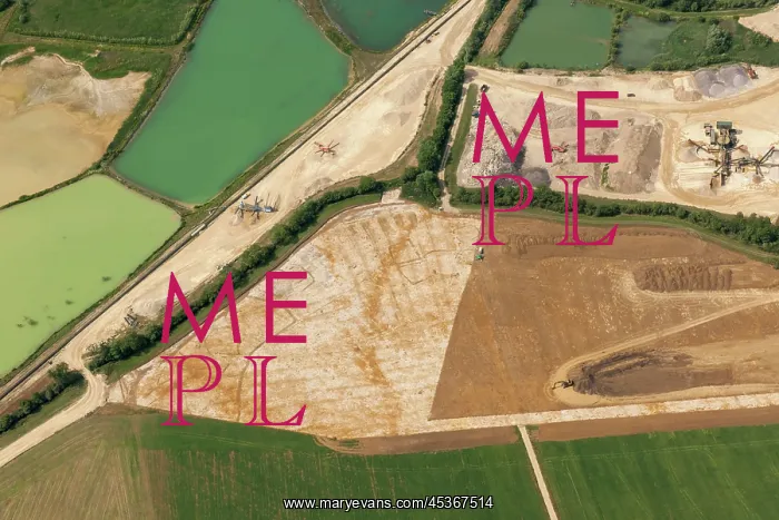 : Soilmarks of a possible Prehistoric or Roman farmstead : Soilmarks of a possible Prehistoric or Roman farmstead