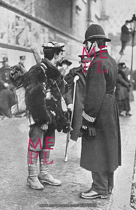 : A soldier asks for directions, London, WW1 : A soldier asks for directions, London, WW1