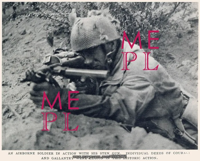 : Soldier of the British First Airborne in action in Arnhem : Soldier of the British First Airborne in action in Arnhem
