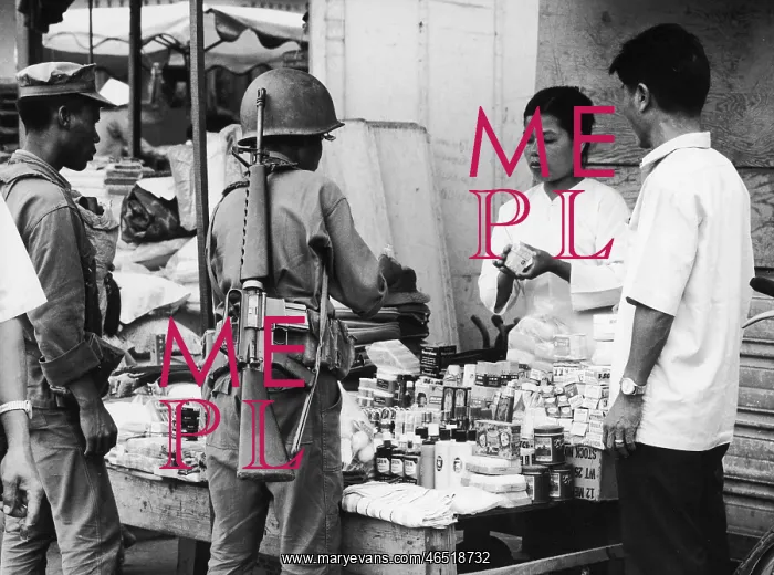 : SOLDIER BUYING GOODS : SOLDIER BUYING GOODS