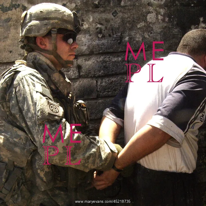: US soldier cuffs an Iraqi man suspected ? : US soldier cuffs an Iraqi man suspected ?