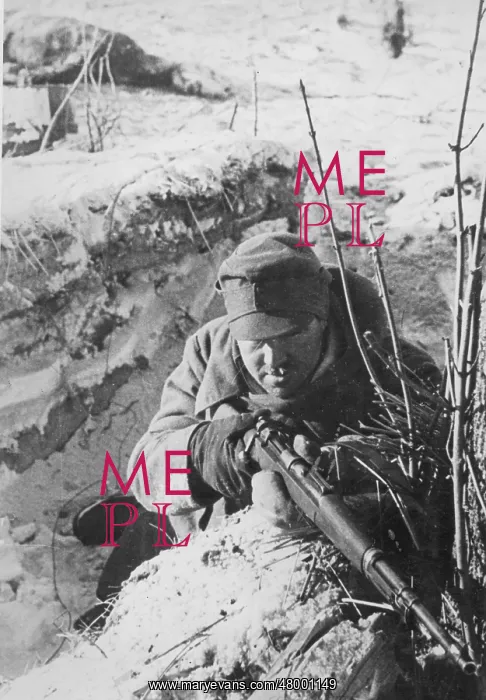  : Soldier defends ditch against Red Army attack, WW2