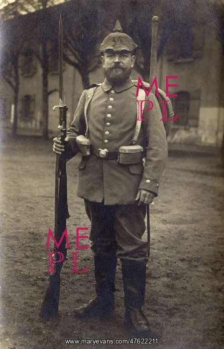 : Soldier of the German 14th Regiment, WW1 : Soldier of the German 14th Regiment, WW1