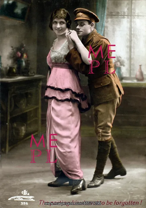 : Soldier standing behind a young lady - Postcard : Soldier standing behind a young lady - Postcard