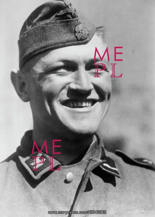 : Soldier of Waffen SS, 1943 : Soldier of Waffen SS, 1943