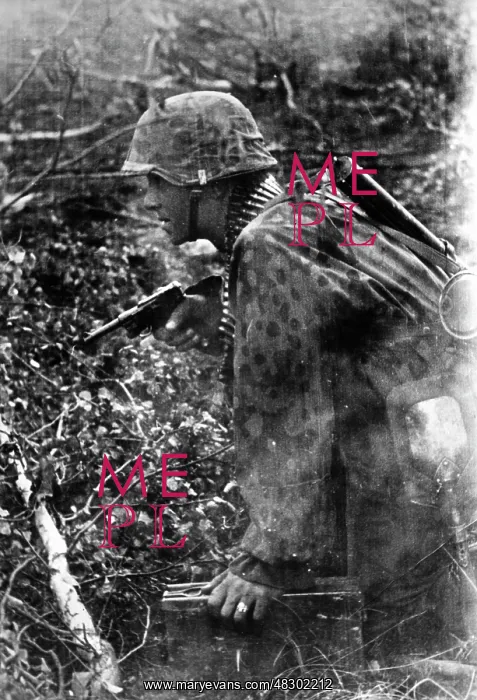 : Soldier of Waffen-SS during fighting - Eastern Front : Soldier of Waffen-SS during fighting - Eastern Front