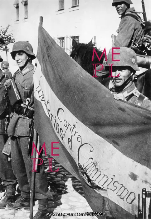 : Soldiers of the Blue Division with their flag, 1941 : Soldiers of the Blue Division with their flag, 1941
