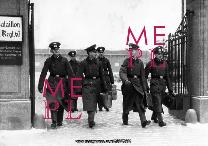 : Soldiers go on Christmas leave, 1938 : Soldiers go on Christmas leave, 1938