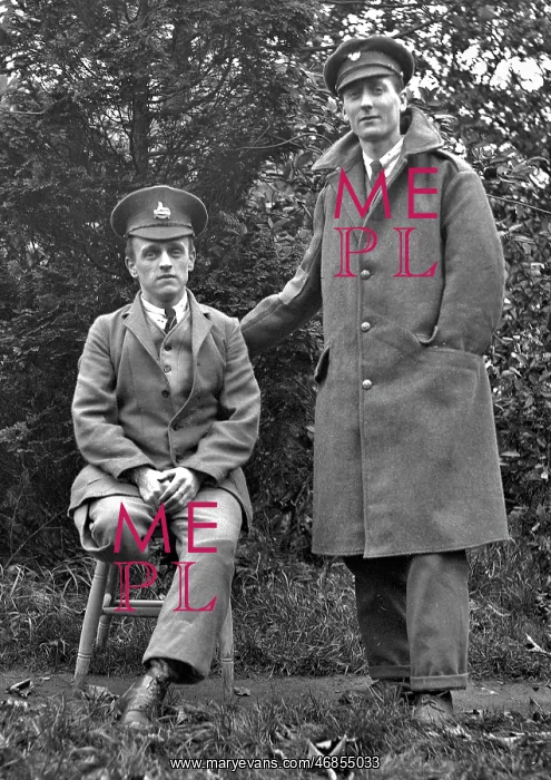 : Two soldiers during convalescence, WW1 : Two soldiers during convalescence, WW1