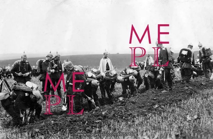 : Soldiers digging trenches, around 1910 : Soldiers digging trenches, around 1910