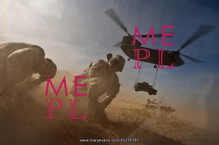 : Soldiers in the dust of a Chinook helicopter ? : Soldiers in the dust of a Chinook helicopter ?