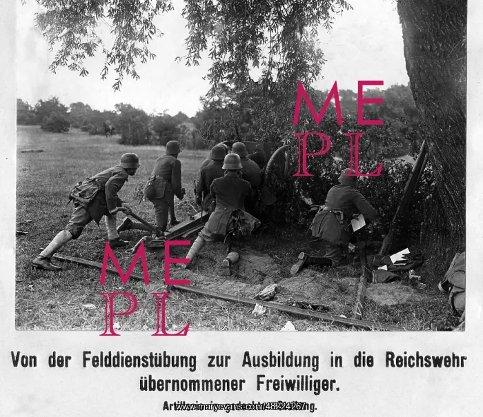 : Soldiers during a field exercise with guns, 1919 : Soldiers during a field exercise with guns, 1919