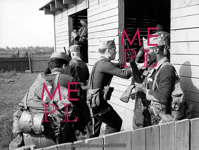 : US soldiers during fighting exercises in Berlin : US soldiers during fighting exercises in Berlin