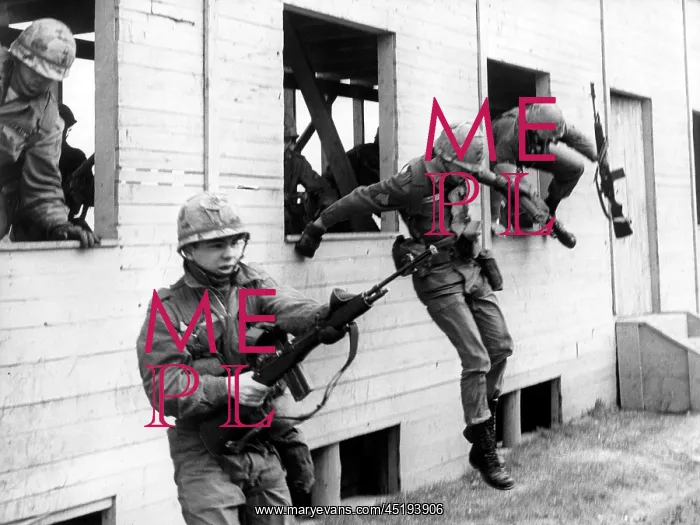 : US soldiers during fighting exercises in Berlin : US soldiers during fighting exercises in Berlin