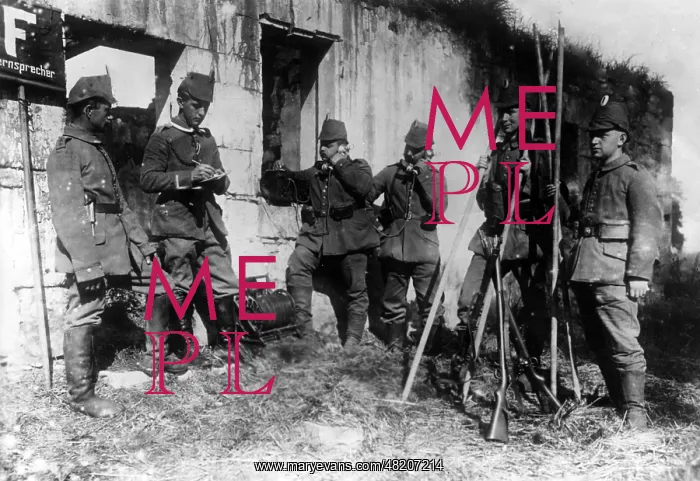 : Soldiers during the Great Battle on Westfront in the norther : Soldiers during the Great Battle on Westfront in the norther