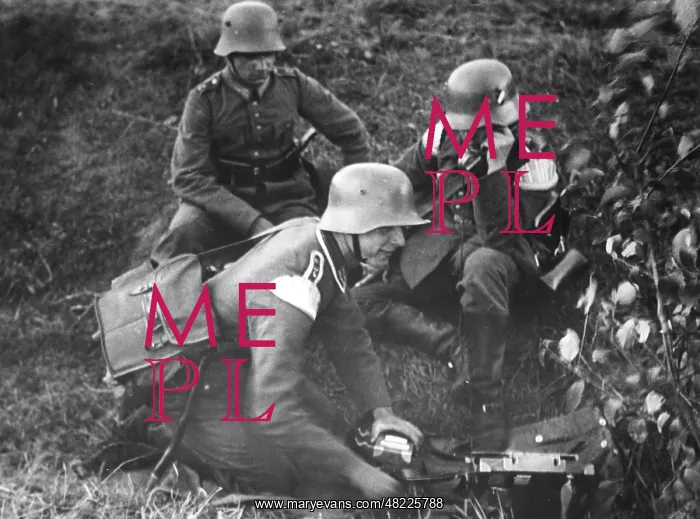  : Soldiers of the intelligence squadron during the autumn