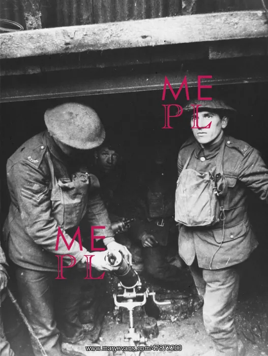 : Soldiers with mortar 1917 : Soldiers with mortar 1917