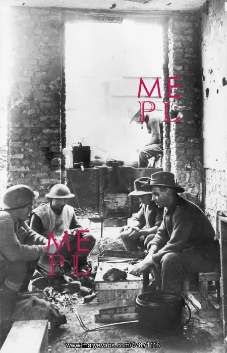  : Soldiers preparing a meal 1917