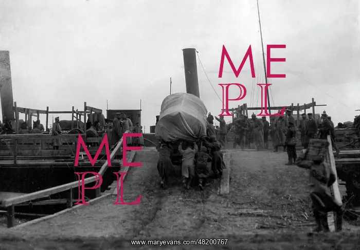 : Soldiers push covered wagon, 1916 : Soldiers push covered wagon, 1916