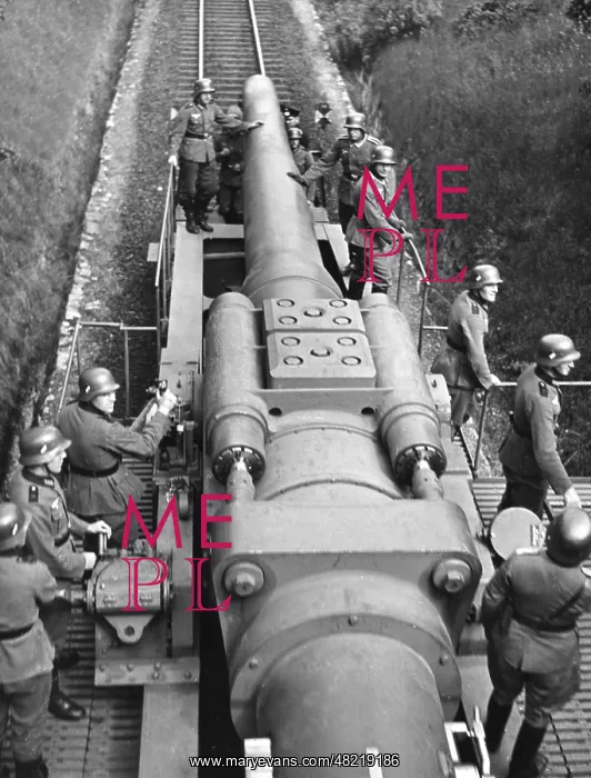 : Soldiers at a railway gun, 1939 : Soldiers at a railway gun, 1939