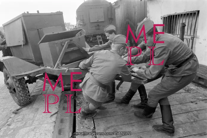 : Soldiers - railway - train - Milovice : Soldiers - railway - train - Milovice