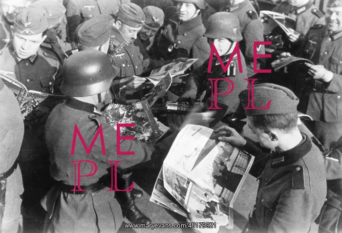 : Soldiers Read the Westfront-Illustrierte in Occupied Franc : Soldiers Read the Westfront-Illustrierte in Occupied Franc
