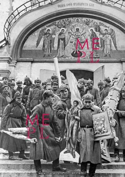 : Soldiers of the Red Army plunder the Simonov monastery : Soldiers of the Red Army plunder the Simonov monastery