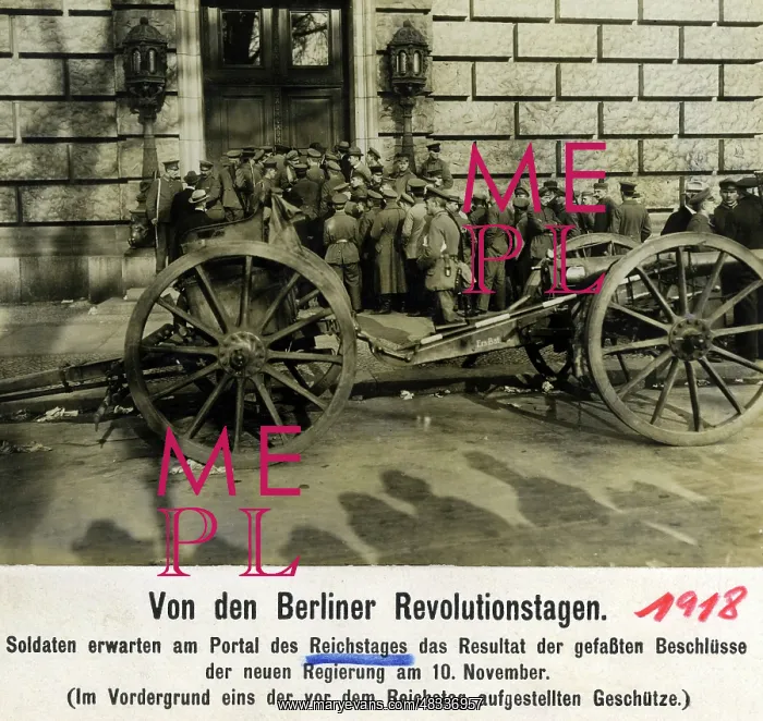 : Soldiers before the Reichstag, 1918 : Soldiers before the Reichstag, 1918