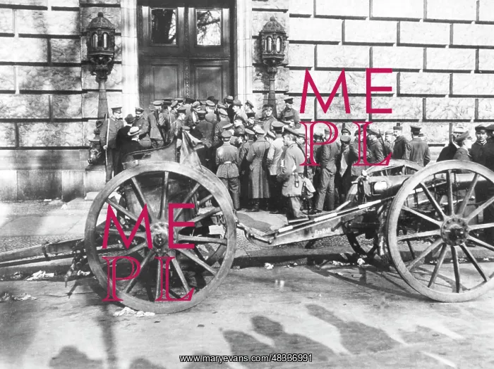 : Soldiers before the Reichstag, 1918 : Soldiers before the Reichstag, 1918