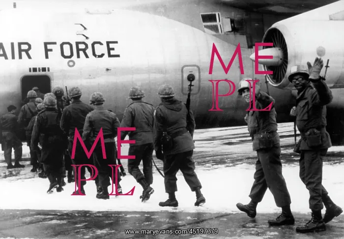 : US soldiers return to the USA after having finished the mano : US soldiers return to the USA after having finished the mano