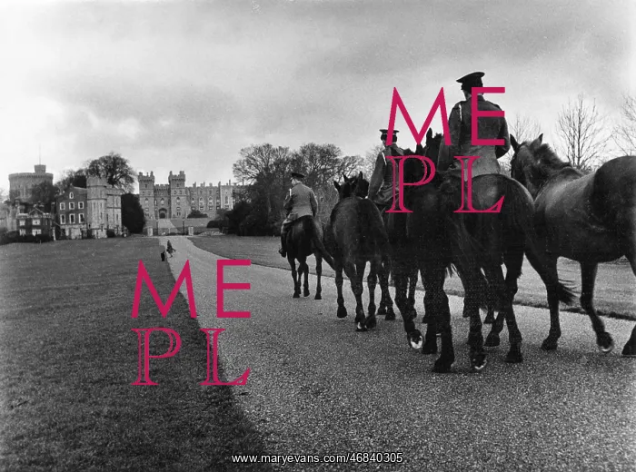 : Soldiers riding towards Windsor Castle : Soldiers riding towards Windsor Castle