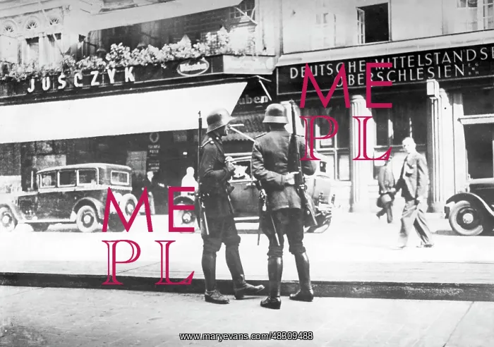 : Soldiers standing guard, 1932 : Soldiers standing guard, 1932
