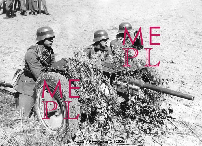 : Soldiers at target practice with PAK, 1935 : Soldiers at target practice with PAK, 1935