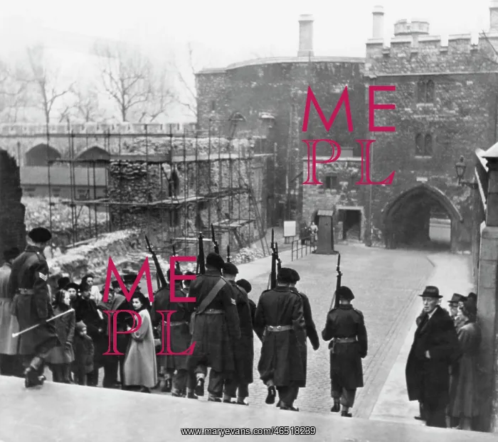 : Soldiers at the Tower of London : Soldiers at the Tower of London