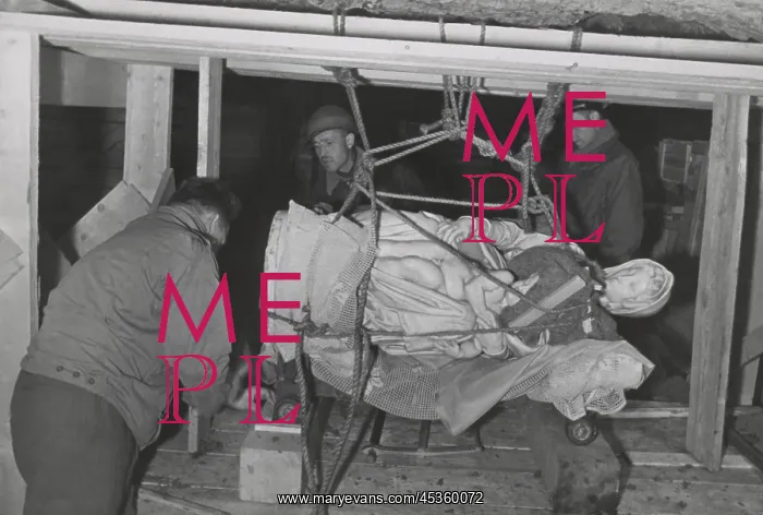 : Soldiers of U.S. Army MFAA Section transporting : Soldiers of U.S. Army MFAA Section transporting