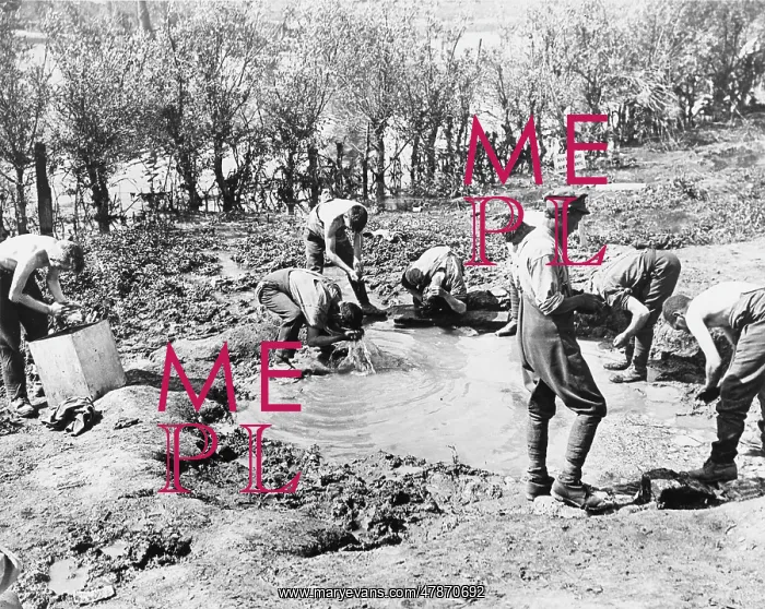 : Soldiers washing 1917 : Soldiers washing 1917