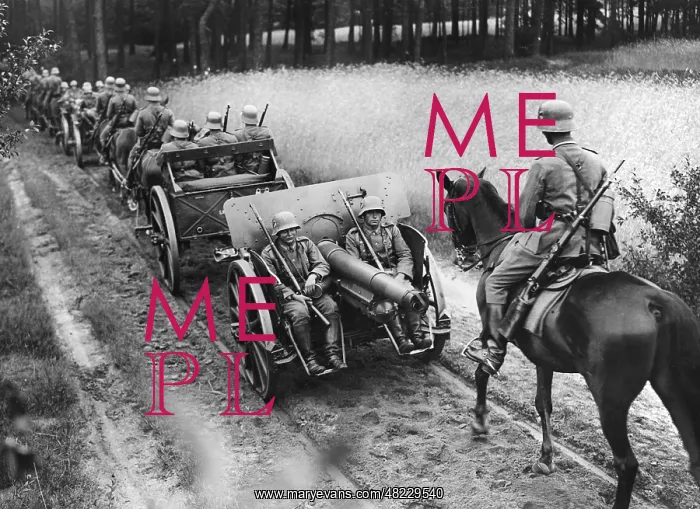 : Soldiers on their way to battalion exercise, 1935 : Soldiers on their way to battalion exercise, 1935