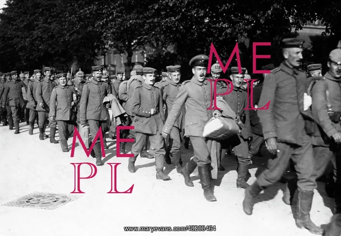 : Soldiers on their way to the front, 1914 : Soldiers on their way to the front, 1914