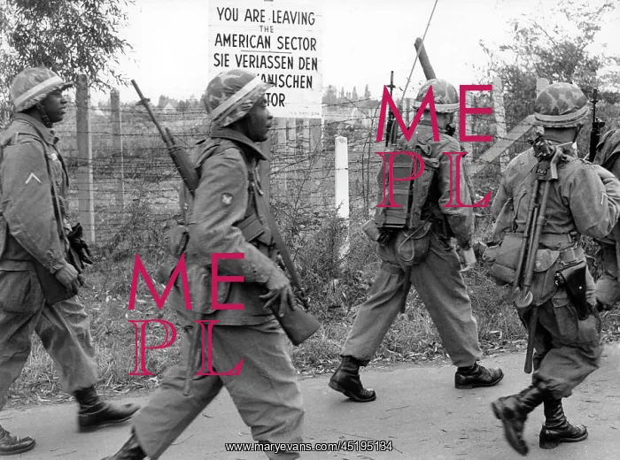 : Soldiers on their way to a manoeuvre of the US army : Soldiers on their way to a manoeuvre of the US army