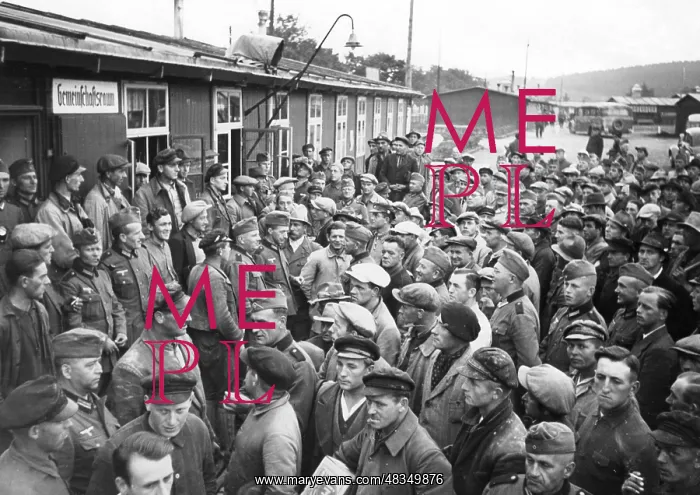 : Soldiers and workers listen to a speech of Adolf Hitler : Soldiers and workers listen to a speech of Adolf Hitler