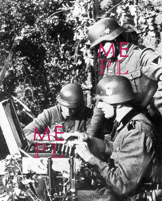 : Soldiers working on the encryption device Enigma : Soldiers working on the encryption device Enigma