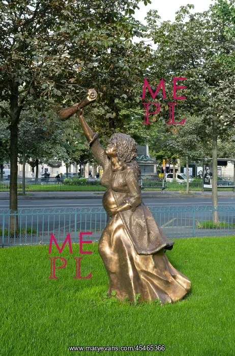 : Solitude statue, Paris, France : Solitude statue, Paris, France