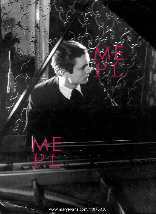  : SOMBRE PIANIST