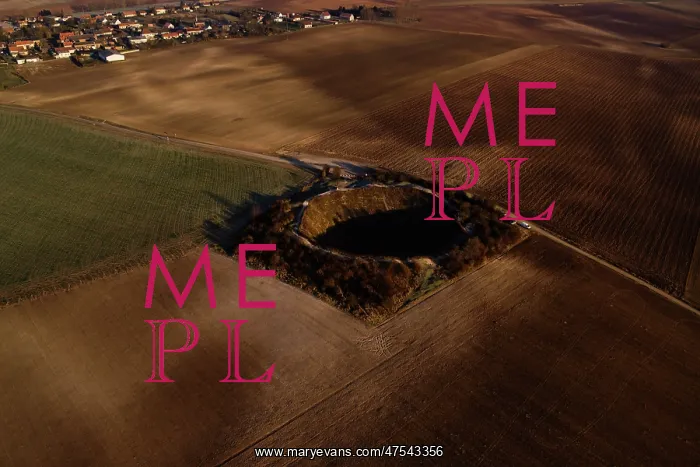 : Somme Battlefield - Lochnagar Crater : Somme Battlefield - Lochnagar Crater