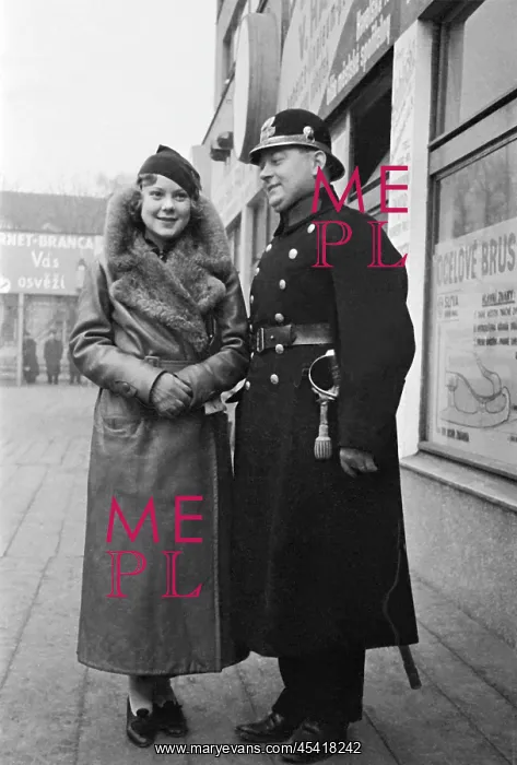  : Sonja HENIE