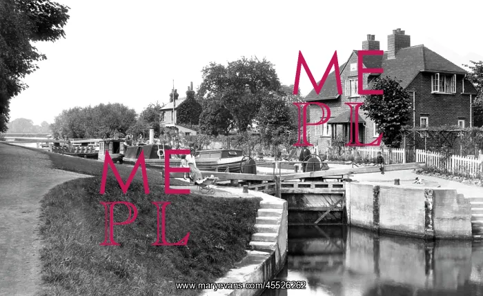  : Sonning, the Lock 1917