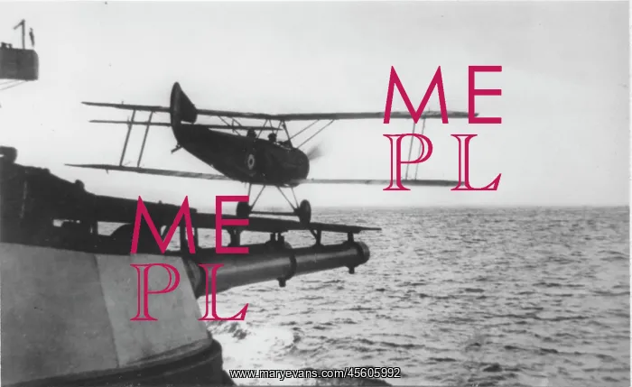 : Sopwith 1.5 Strutter taking off from ship : Sopwith 1.5 Strutter taking off from ship