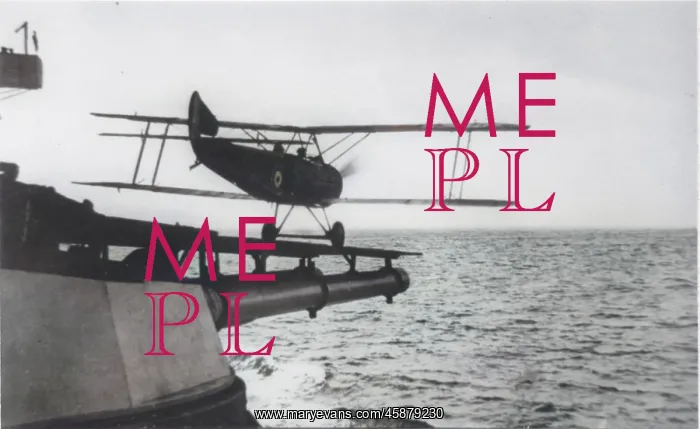 : Sopwith 1.5 Strutter taking off from ship : Sopwith 1.5 Strutter taking off from ship